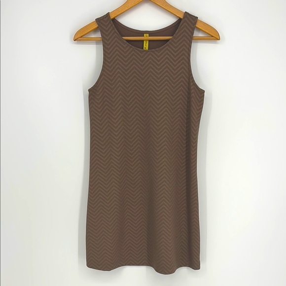 Final Touch Sleeveless Chevron Dress Women’s Size Medium in Tan / Brown - EUC! - Picture 1 of 4